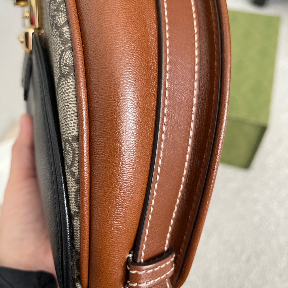 Gucci Padlock Saddle Crossbody - Picture 8 of 16